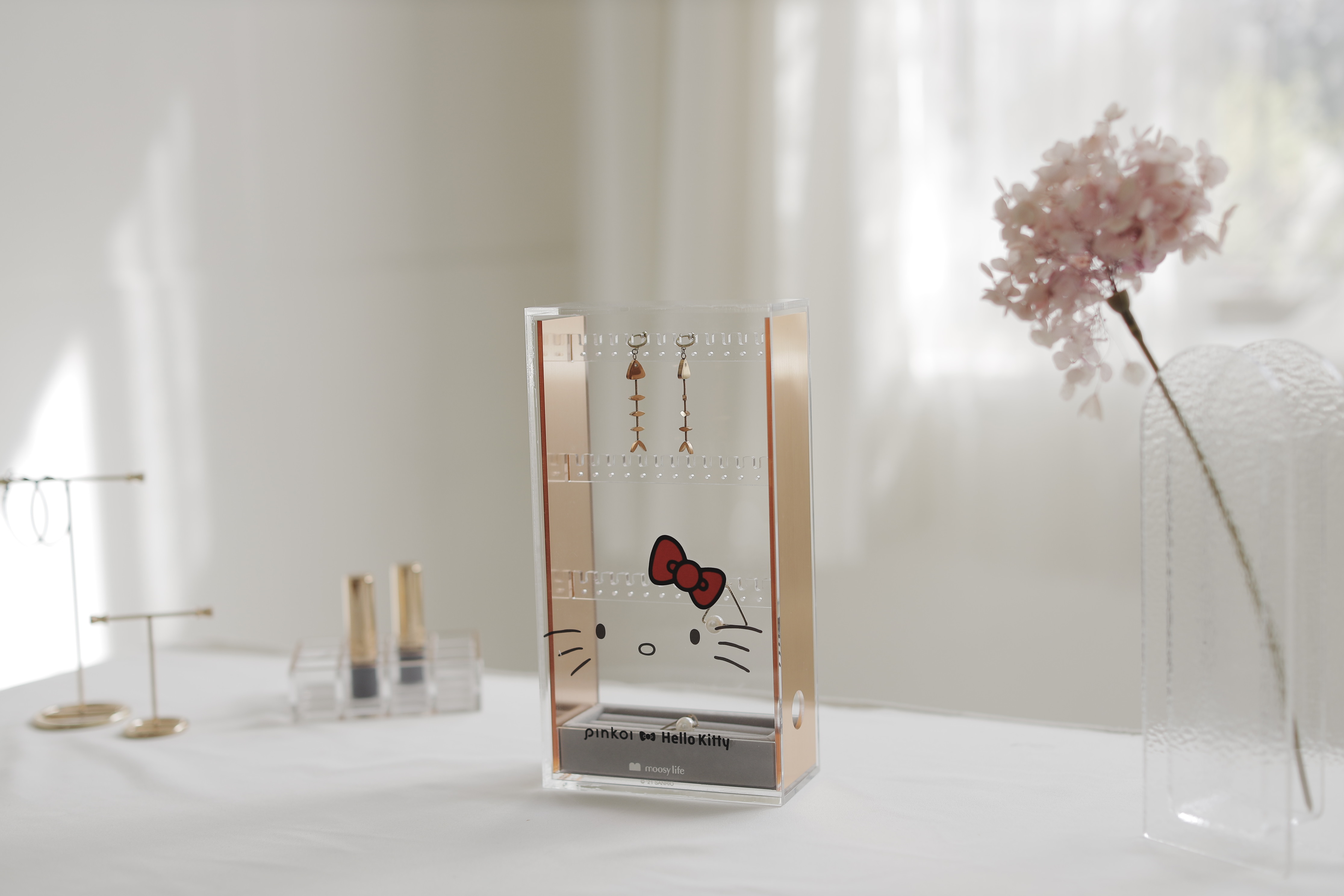 絕版品出清：Hello Kitty 玫瑰金：防塵耳環飾品收納盒