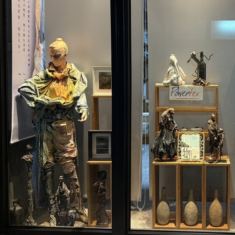 Powertex 台南教室夜間櫥窗作品展示
