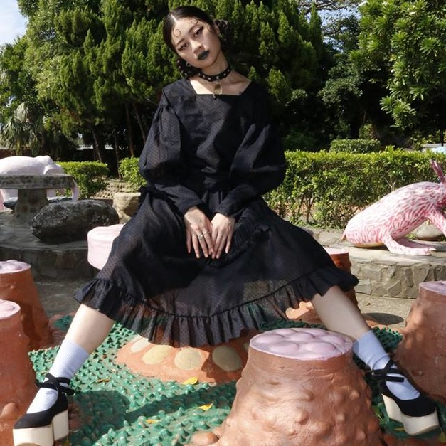 Your mom lies 大袖子上衣 黑色微透黑色點點