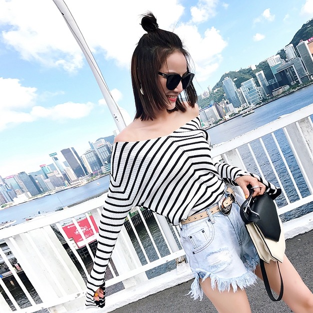 一字領V領撞色條紋上衣-JR22