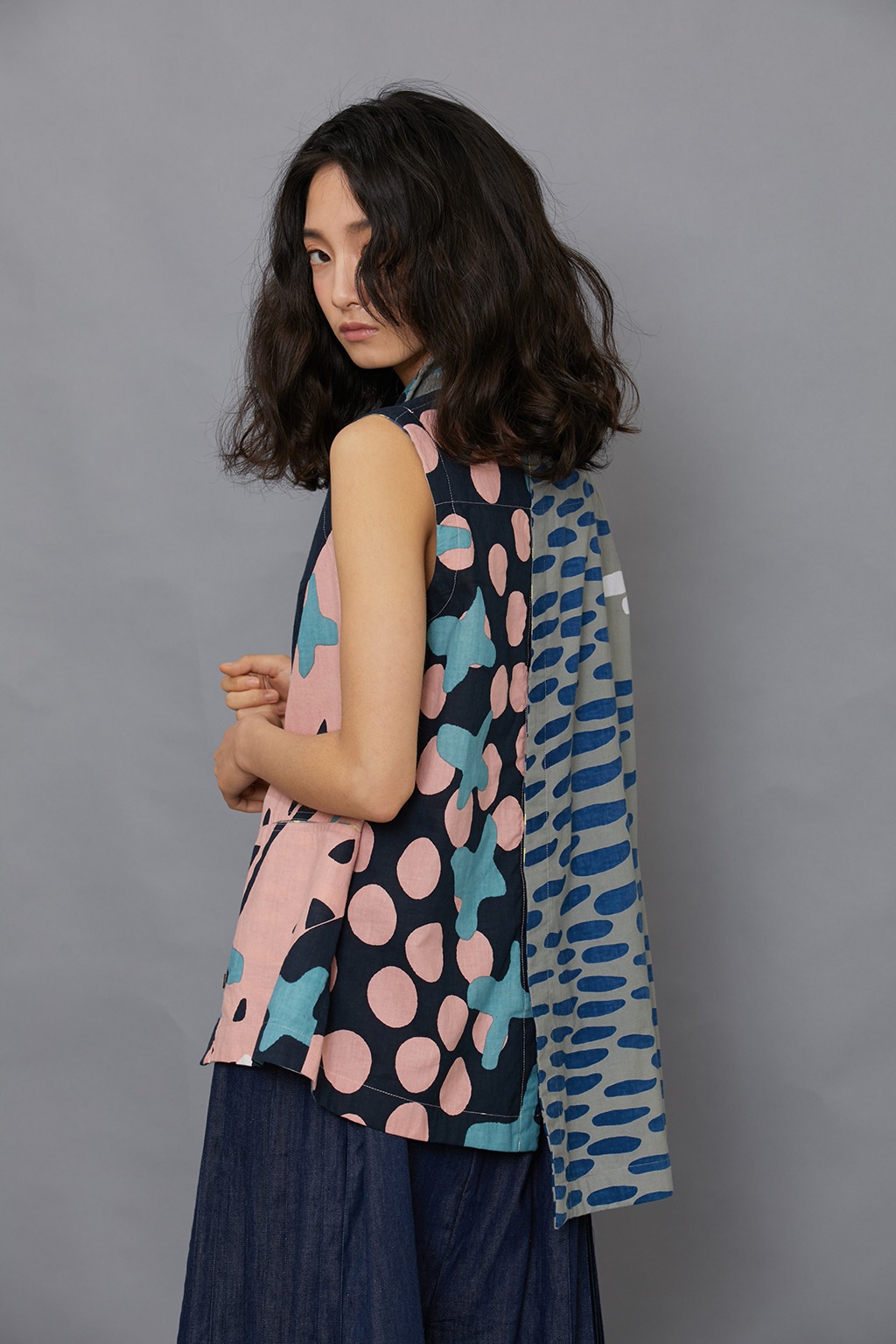 斜摺无袖印花衬衫_胭脂天空_公平贸易 | 茧裹子twine