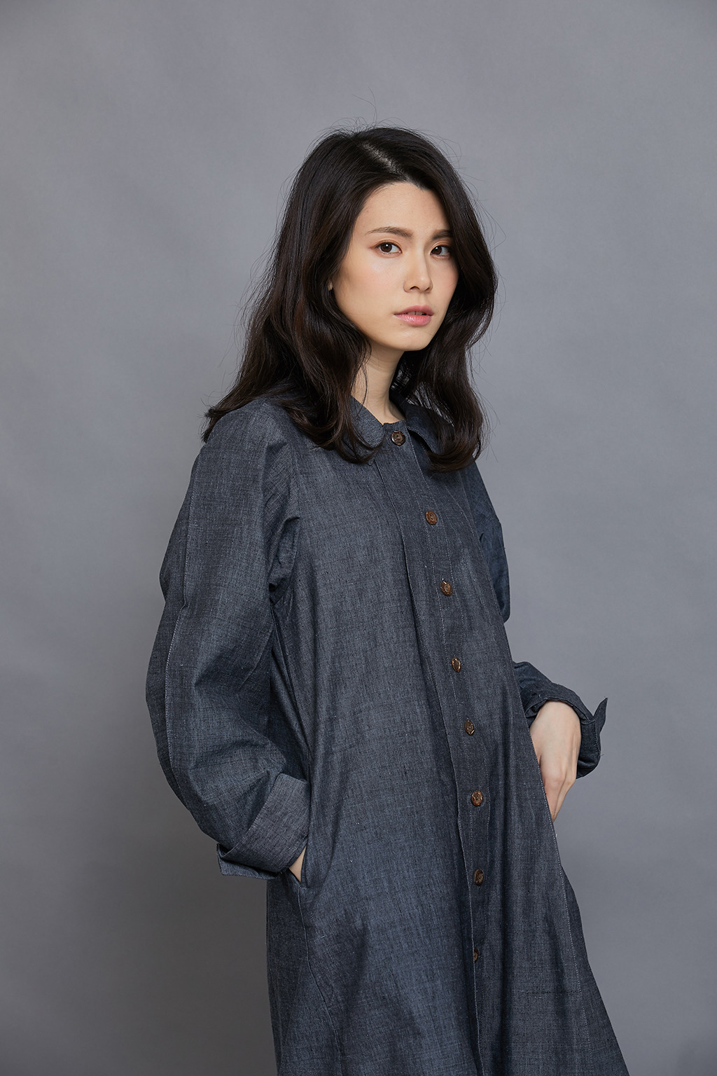 三角摺长袖衬衫洋装_银海岩波_公平贸易 | 茧裹子twine