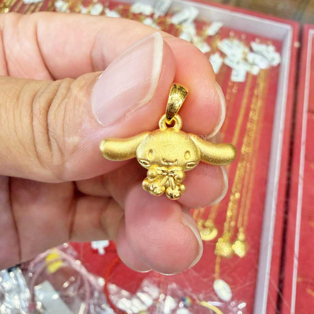大耳狗喜拿抱住幸福黃金墜-三麗鷗玉桂狗Cinnamoroll