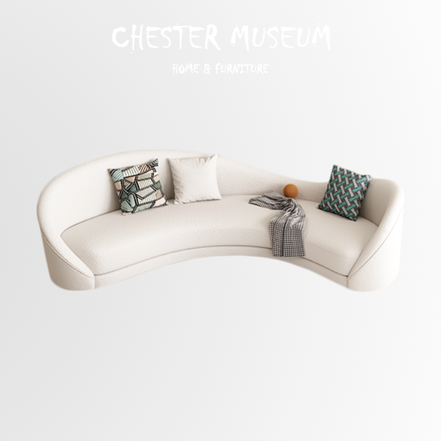 人坐在沙發時長背靠在右手邊