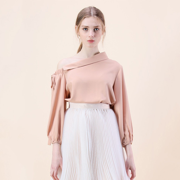 不對稱斜肩 露肩鬆緊帶襯式OL上衣