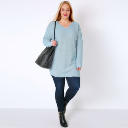 【大尺碼】後背三角鏤空百搭中長版針織毛衣