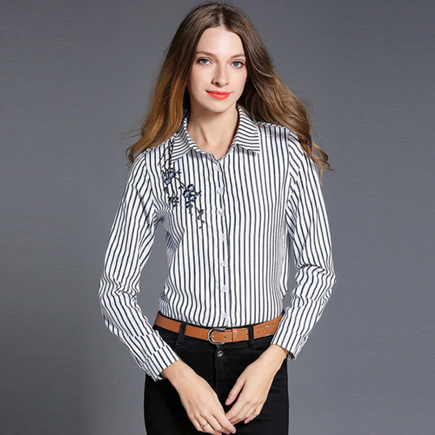 OL穿搭 刺繡條紋百搭襯衫