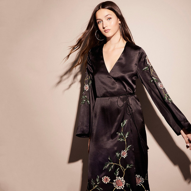 日本風 刺繡圍裹和服式洋裝