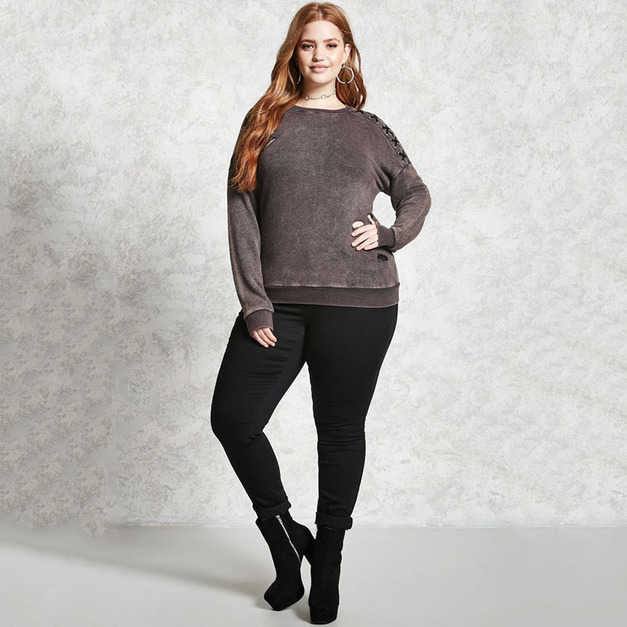 【大尺碼】運動休閒 肩部交叉綁帶時尚不規則破洞衛衣