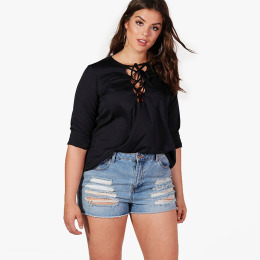 【大尺碼】百搭素面領口綁帶鏤空式T恤 (2色)