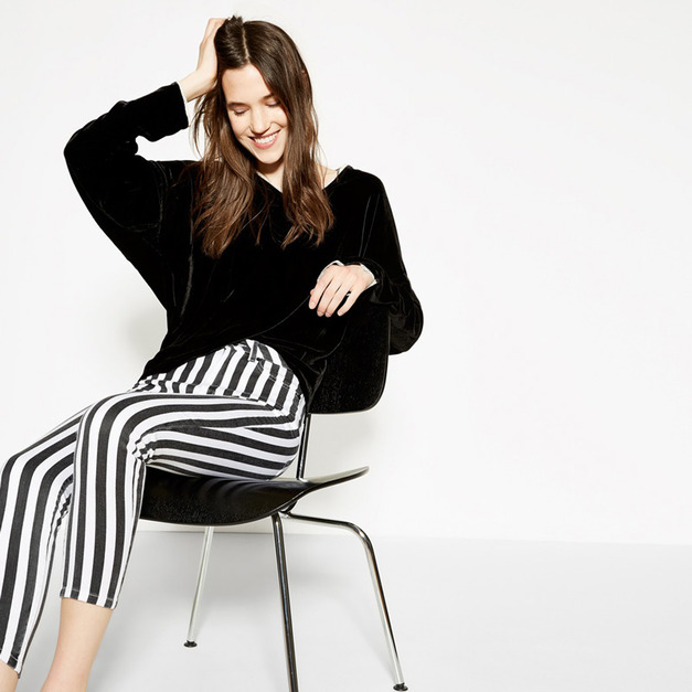 簡約百搭 小花邊V領寬鬆休閒上衣衛衣