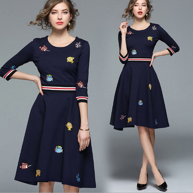 撞色條紋 別緻刺繡收腰顯瘦及膝洋裝