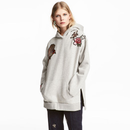 運動休閒風 精緻電繡側開叉連帽加絨衛衣