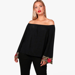 【大尺碼】性感一字肩 玫瑰刺繡喇叭袖上衣