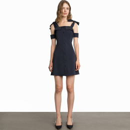 甜美風格 露肩繫帶式修身洋裝