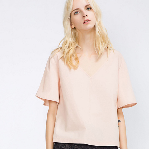 俐落感 寬鬆時尚V領喇叭袖上衣 (2色)