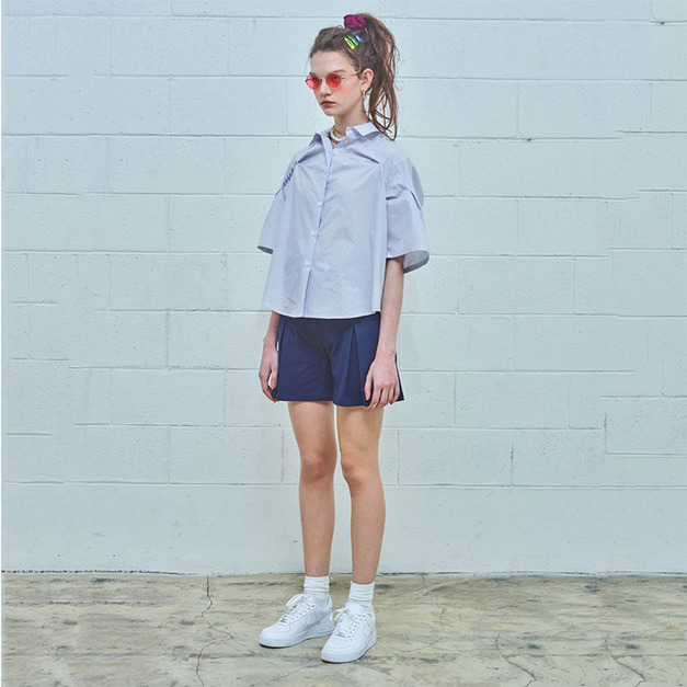 小格紋 短版手臂繡花俐落感寬肩襯衫