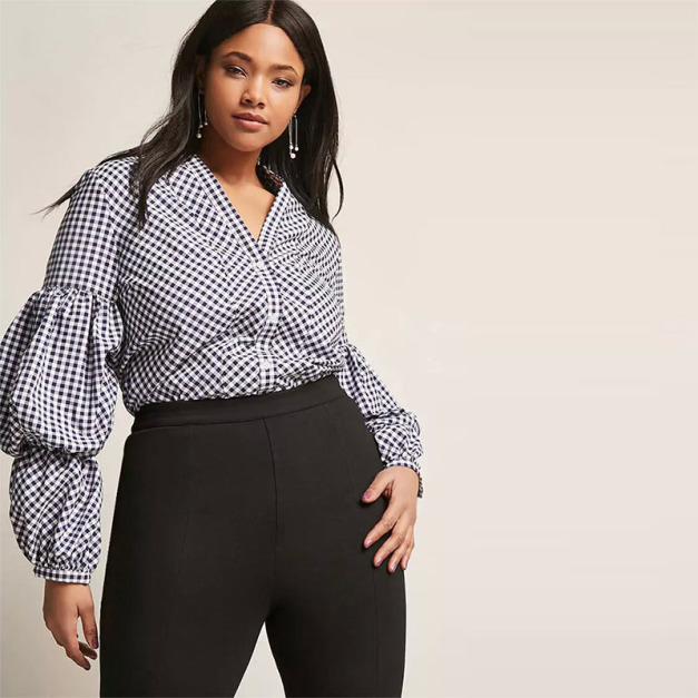 【大尺碼】甜美格紋 層次感泡泡袖深v立領上衣襯衫