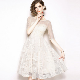 蕾絲鈎花 釘珠七分袖別緻及膝洋裝