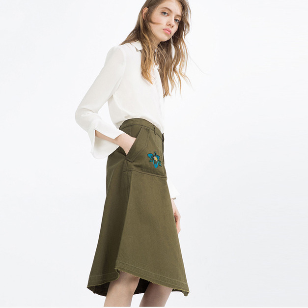 百搭軍旅風 下擺刷毛邊刺繡百褶A字中長裙