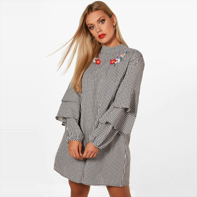 【大尺碼】復古格紋學院風花朵刺繡荷葉邊連衣裙