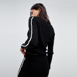 低圓領微性感 撞色線條拼接針織上衣