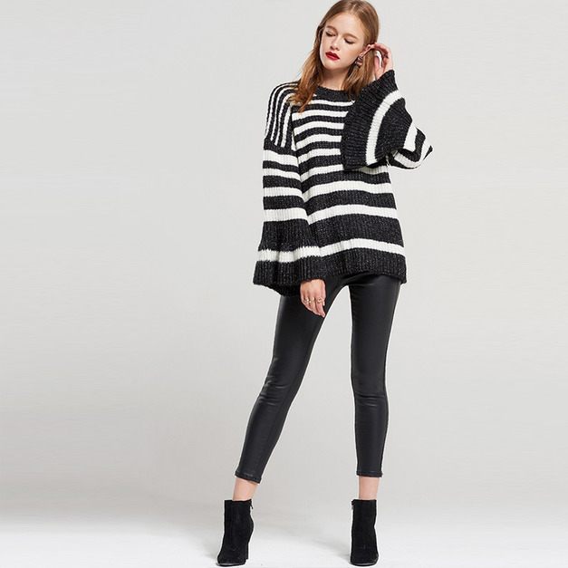甜美氣質 經典黑白撞色喇叭袖毛衣