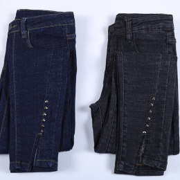 鉚釘風 褲口不對稱彈力牛仔小腳褲 (2色)