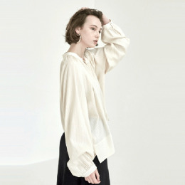 隱約線條 優雅甜美寬鬆版燈籠袖襯式上衣 (2色)