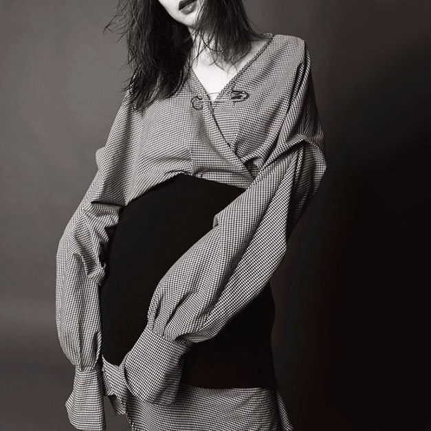 多穿法 獨特V領寬鬆連身洋裝 + 不規則下擺短裙