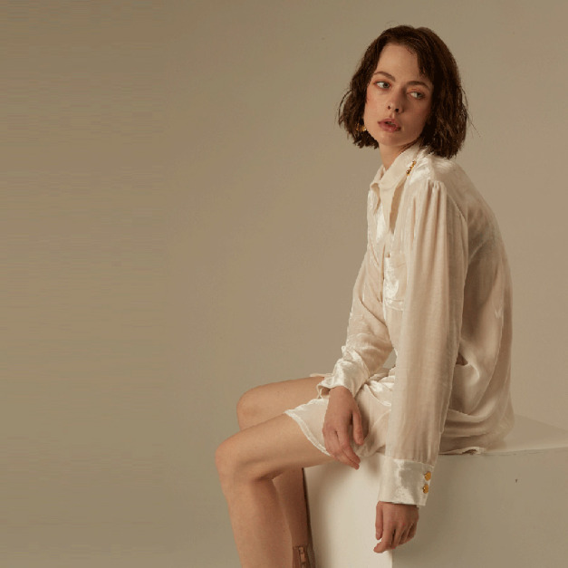 甜美純色 撞色鈕釦中長版長袖襯衫