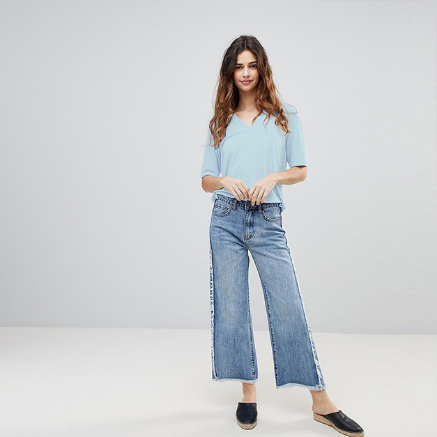 性感V領 淺藍百搭款短袖T恤