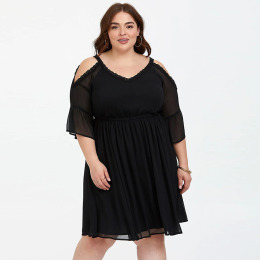 【大尺碼】性感波浪蕾絲領 鬆緊腰圍露肩洋裝