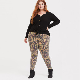 【大尺碼】時尚V領鈕釦百搭毛衣