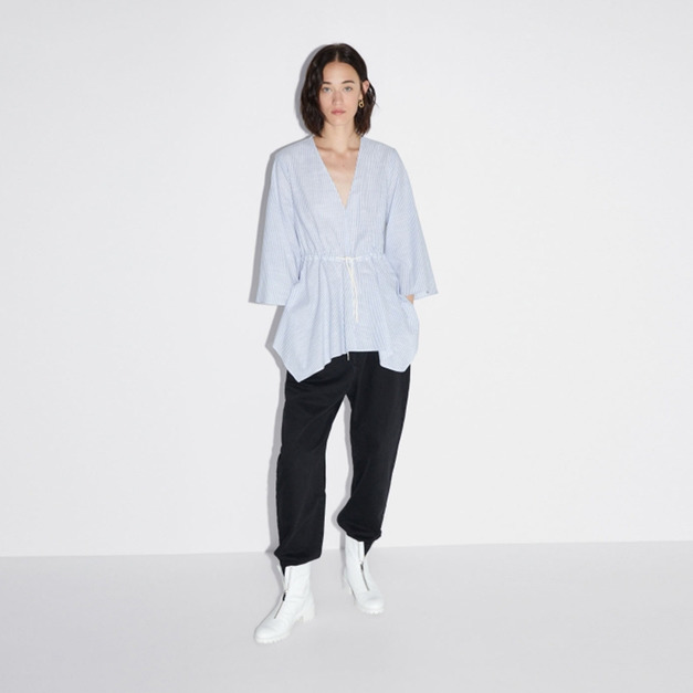 【大尺碼】綁帶風 V領簡約條紋喇叭袖上衣