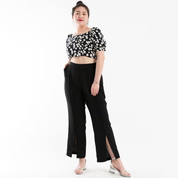 【大尺碼】復古浪漫 小花朵設計感優雅短版上衣