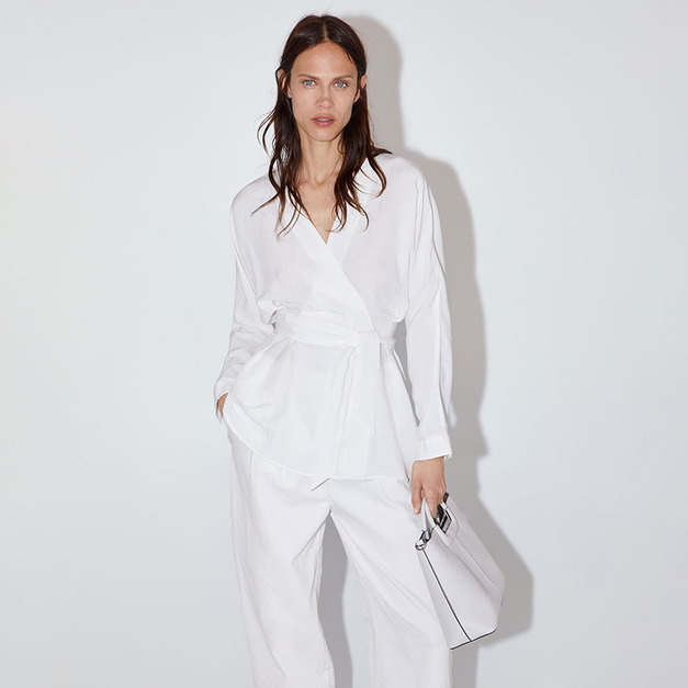 高腰顯瘦 綁腰帶風休閒V領俐落剪裁襯式上衣