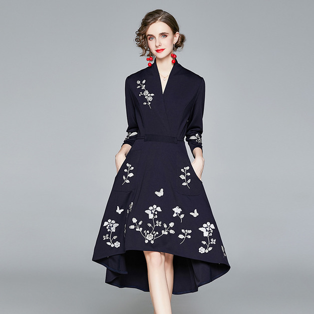 歐美洋裝氣質收腰V領刺繡七分袖大擺燕尾裙