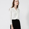 法式V領鏤空珍珠裝飾長袖襯衫上身