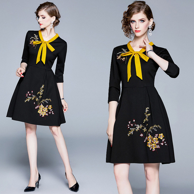 歐洲刺繡修身長袖打底A字裙洋裝