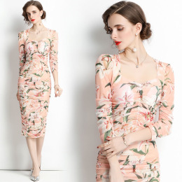 泡泡袖網紗壓褶彈力收腰包臀印花長版洋裝