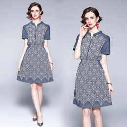 優雅重工提花刺繡立領半拉鎖鬆緊腰短袖牛仔洋裝