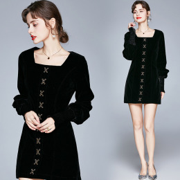 歐美長袖短版包臀裙方領黑色絲絨洋裝