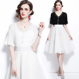 套裝V領釘珠針織衫+網格鏤空蓬蓬裙中長半身裙兩件式