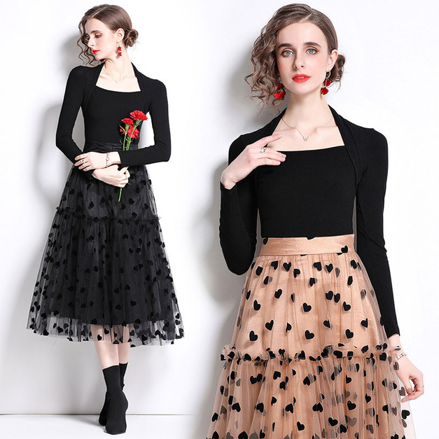 套裝方領長袖T恤+高腰愛心中長版蓬蓬網紗半身裙