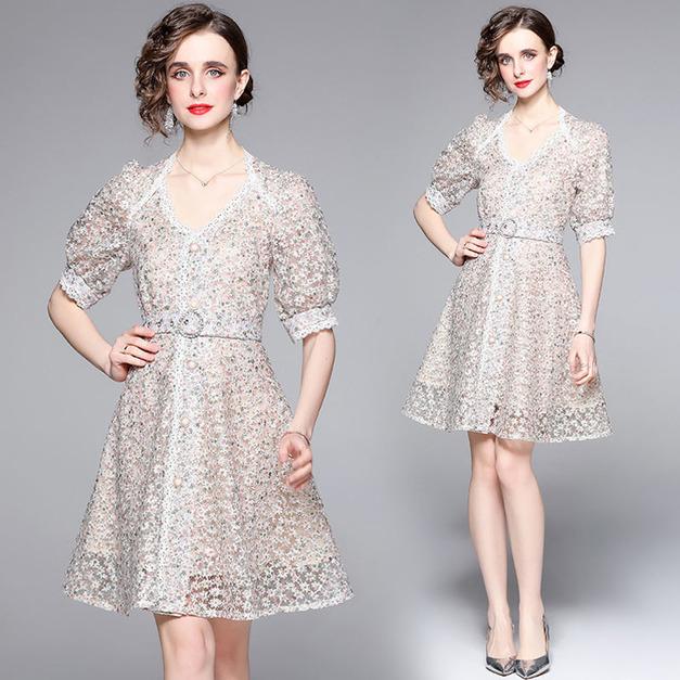 時尚V領泡泡袖收腰蕾絲刺繡碎花小個子洋裝