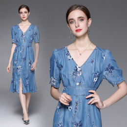 中長版魚尾裙子修身顯瘦收腰領印花牛仔洋裝