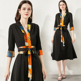 名媛氣質顯瘦繫帶赫本風印花拼接V領大擺裙洋裝(配腰帶)