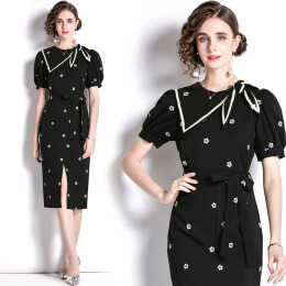 減齡蝴蝶結繫帶修身顯瘦長版開衩繡花洋裝