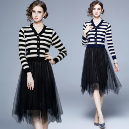 歐美風V領條紋針織拼接網紗半裙洋裝